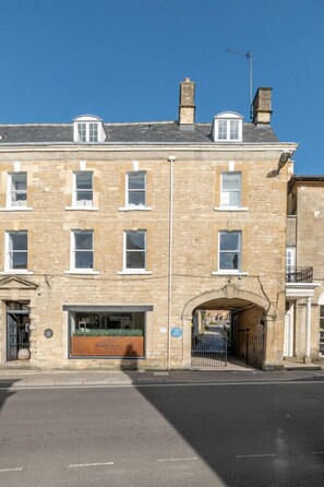 Exterior - Hitchmans Mews - Stunning 2BD in Central Chipping Norton (Chipping Norton)