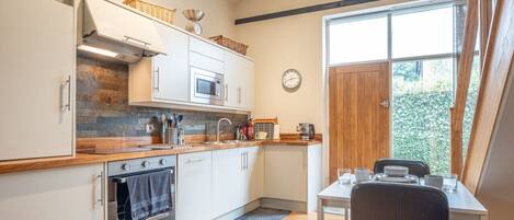 冰箱、微波炉、烤箱、洗碗机