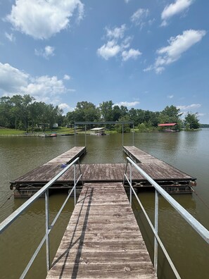 Property grounds - Modern Kentucky Lakefront Home + Dock (Murray)