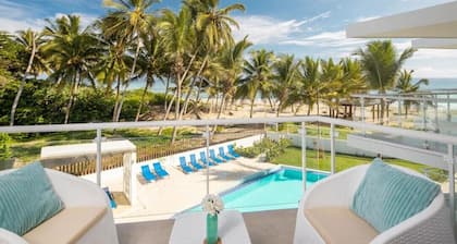 Direct View and Access to the Beach!