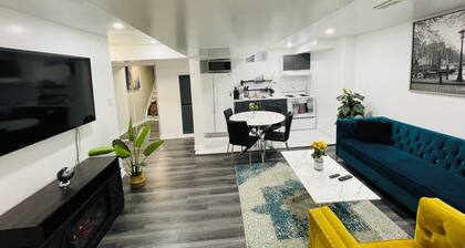 Luxury Chic 2BED End Unit in Central Brampton