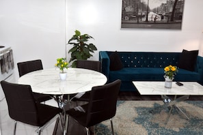 Dining - Luxury Chic 2BED End Unit in Central Brampton (Brampton)