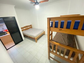 Apartament | 1 dormitori, cortines opaques i planxa i posts de planxar