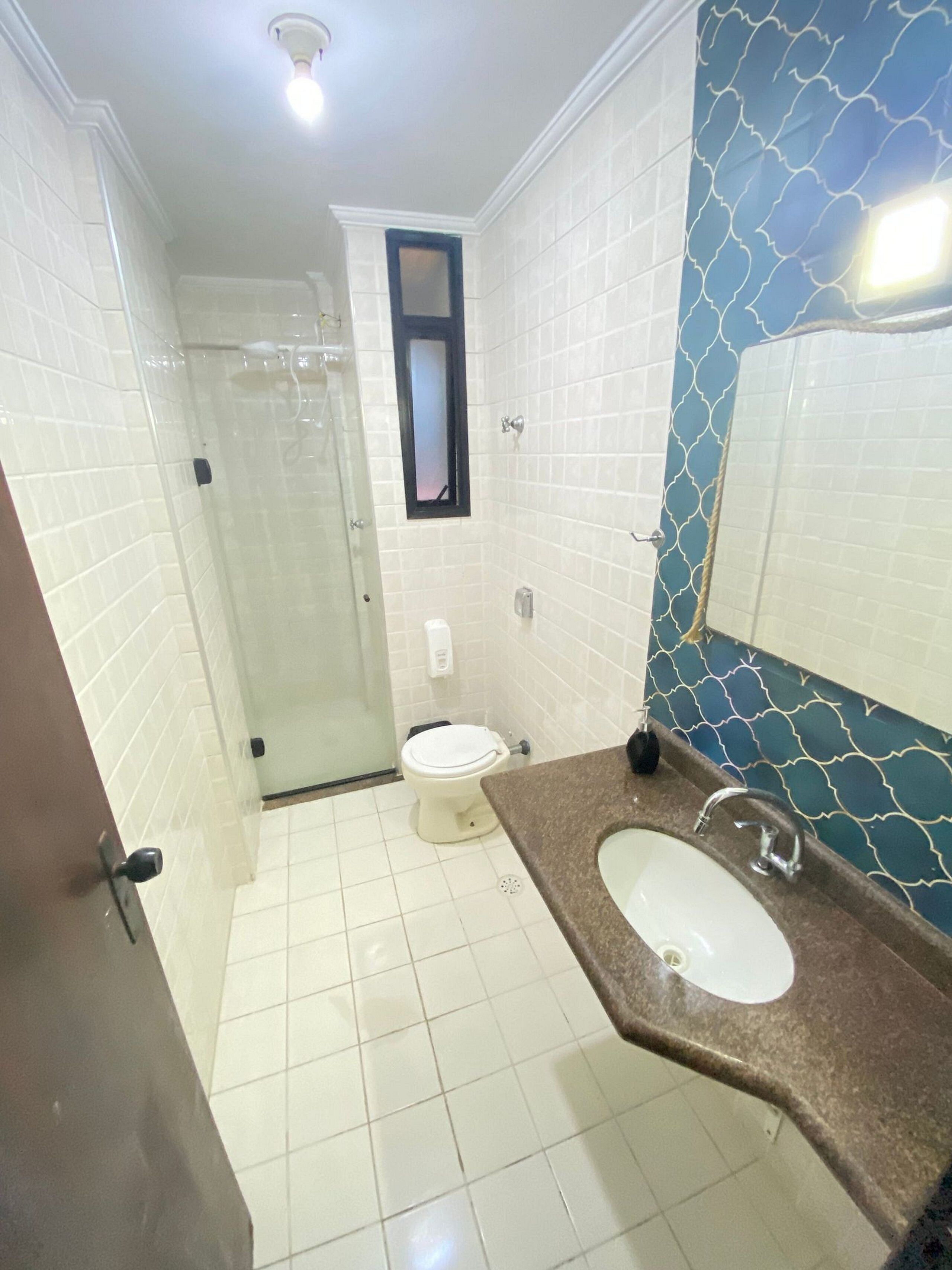 Căn hộ | Phòng tắm | Buồng tắm vòi sen, khăn tắm 