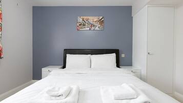 4 bedrooms, iron/ironing board, free WiFi, bed sheets