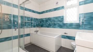 Shower, hair dryer, towels