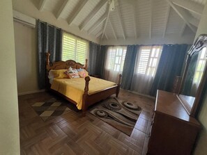 4 bedrooms, iron/ironing board, WiFi, bed sheets - "Your Caribbean Haven: Where Comfort Meets Local Charm" (Parham Town)