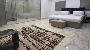 Deluxe-Suite, Bergblick | Minibar, schallisolierte Zimmer, kostenloses WLAN