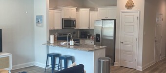 Charming 3-bedroom townhome in Gulfport, central location, WiFi, in home laundry