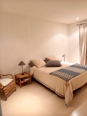 3 bedrooms, in-room safe, desk, iron/ironing board - Charming villa in Provence private pool near village (Saint-Didier)