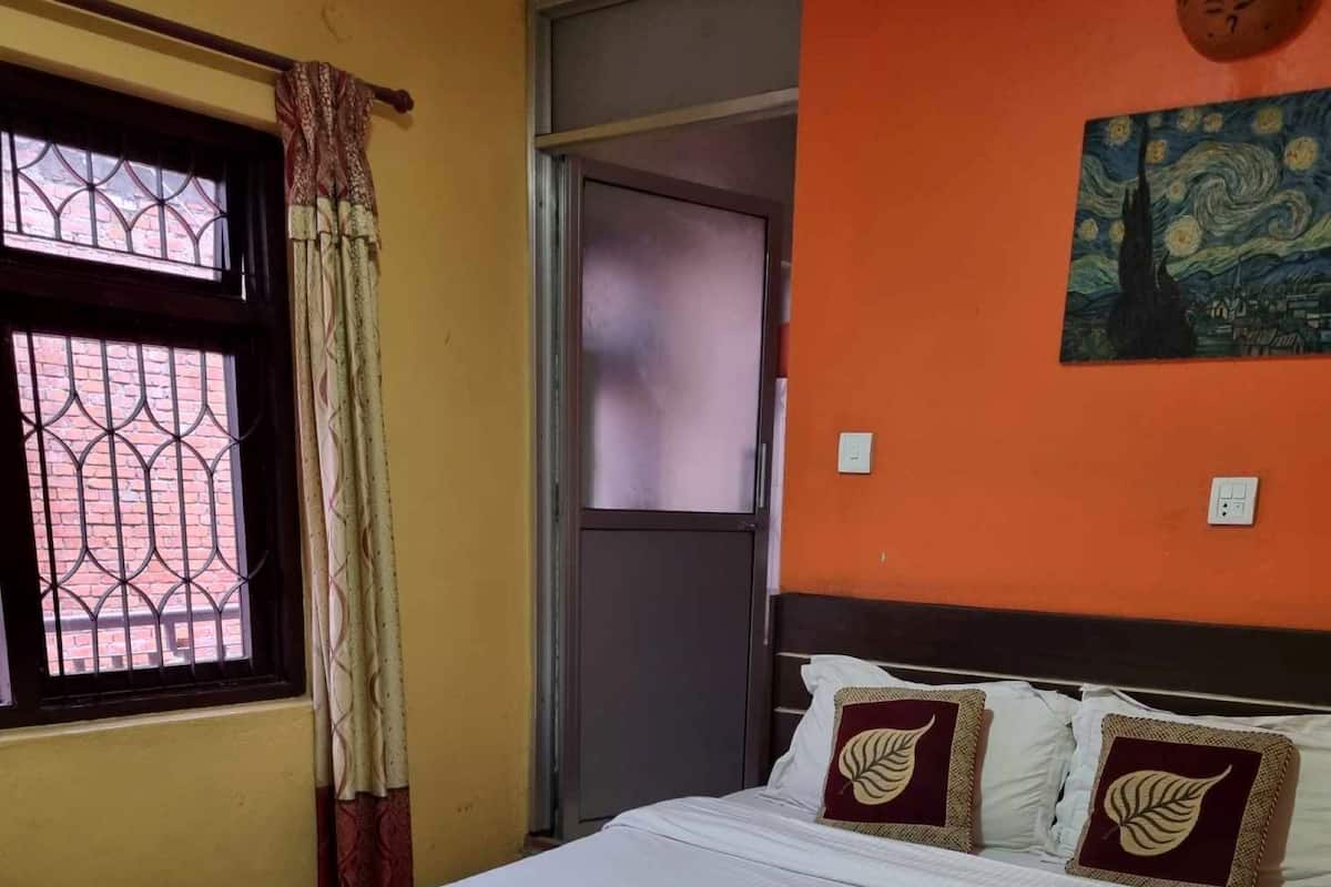 Double Room, Garden View | Desk, laptop workspace, soundproofing, iron/ironing board