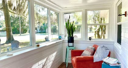 Charming 2-bedroom Cottage in Gainesville. 10 to UF