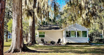 Charming 2-bedroom Cottage in Gainesville. 10 to UF