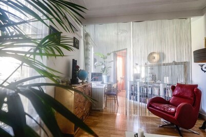 Apartamento Modernista muy Luminoso con Todas las Comodidades