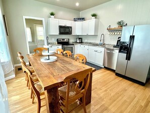 Fridge, microwave, oven, stovetop - Burnside Boathouse – Cozy 5 Bedroom Lake Retreat Steps from Marina & Local Eats (Burnside)