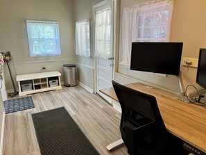 Interior - Burnside Boathouse – Cozy 5 Bedroom Lake Retreat Steps from Marina & Local Eats (Burnside)