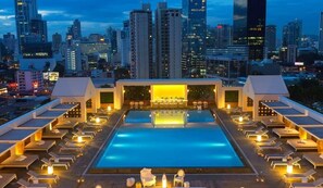 Outdoor pool - 2BR King Suite / Ocean View, Cinta Costera, Casco, Canal / WIFI 500mbps (Panama City)