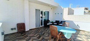 Outdoor dining - Loft apartment with outdoor area served with lift (Ir-Rabat)