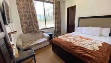 Deluxe Double Room | Soundproofing, iron/ironing board, free WiFi