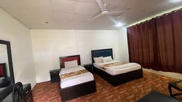 Deluxe Double Room | Soundproofing, iron/ironing board, free WiFi