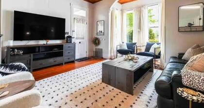 Happy Victorian charming 4-bedroom house in historic DeFuniak Springs