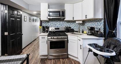 10 Minutes to Downtown Chicago - Sleeps 12 - King Beds - Games and Arcades