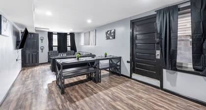 10 Minutes to Downtown Chicago - Sleeps 12 - King Beds - Games and Arcades