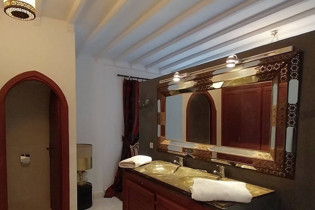 Deluxe Double or Twin Room, Non Smoking, Private Bathroom | Bathroom