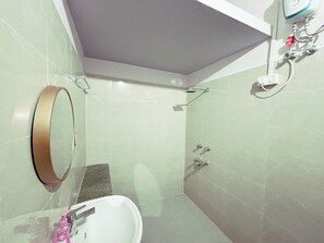 Gemeinsamer Schlafsaal, Nur Frauen, Nichtraucher | Badezimmer