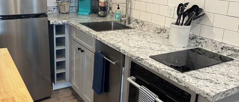 Mikroaaltouuni, uuni, liesi, astianpesukone