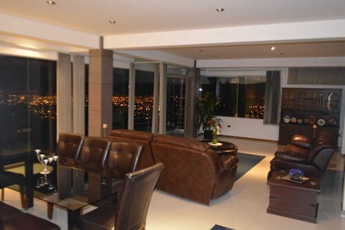 Best View in the City. Lovely 2-bedroom apartment with WiFi in Cochabamba