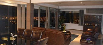 Best View in the City. Lovely 2-bedroom apartment with WiFi in Cochabamba