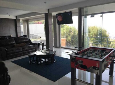 Best View in the City. Lovely 2-bedroom apartment with WiFi in Cochabamba