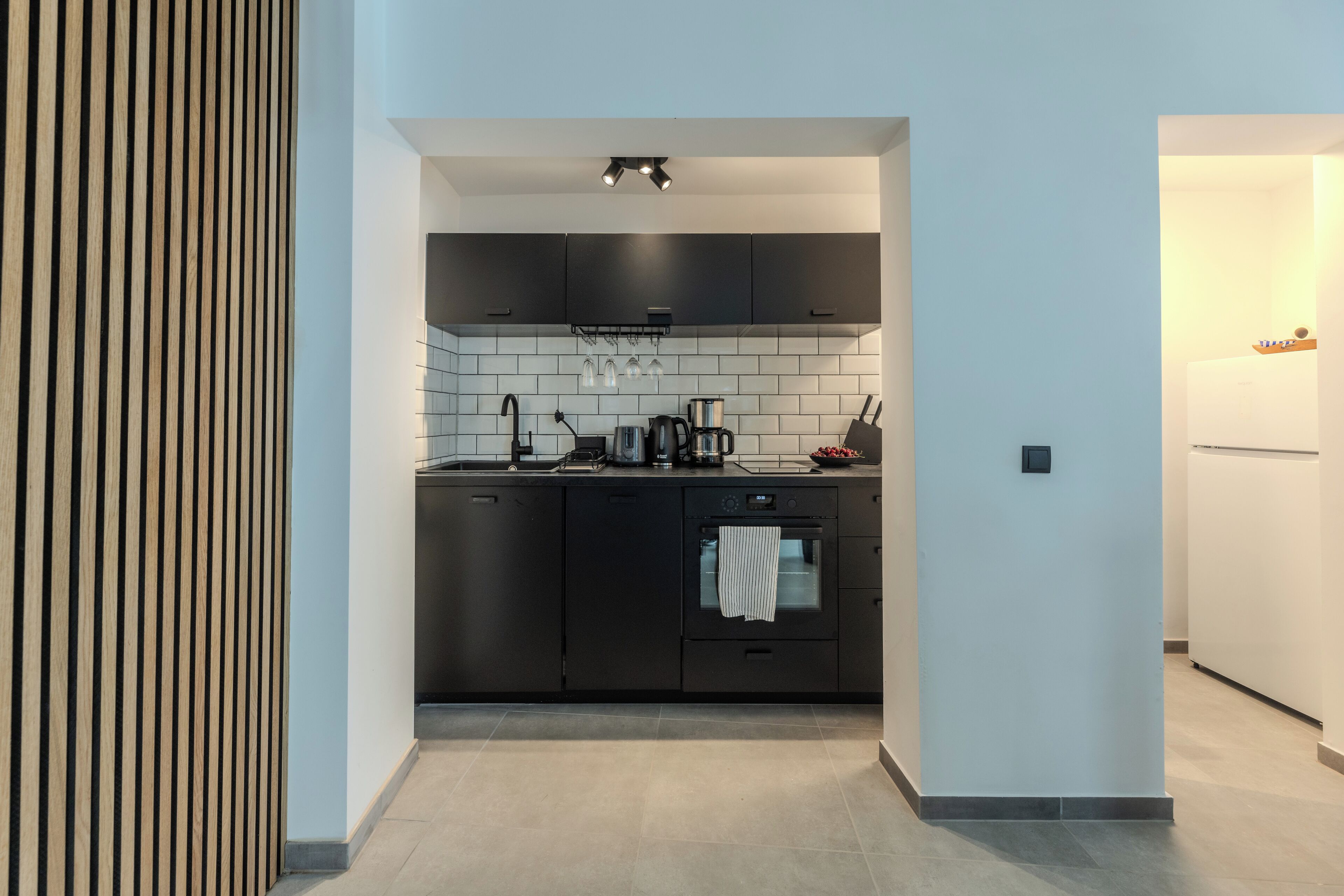 Fridge, stovetop, dishwasher, coffee/tea maker