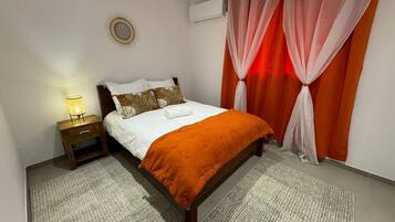 Literie de qualité supérieure, matelas mémoire de forme, minibar, bureau