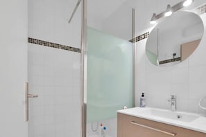 Shower, hair dryer, towels, soap