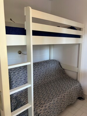 1 soverom, strykejern/-brett, reiseseng for barn og wi-fi