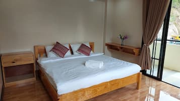 Executive Room, Non Smoking, Private Bathroom | Desk, laptop workspace, free WiFi
