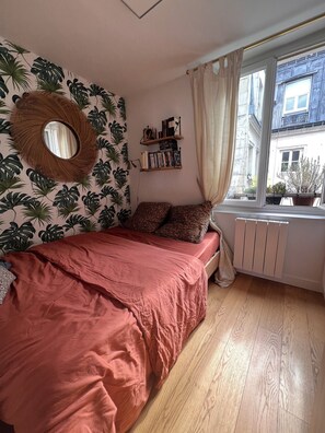2 bedrooms, iron/ironing board, WiFi, bed sheets - Duplex de Charme au Coeur de Paris (Paris)