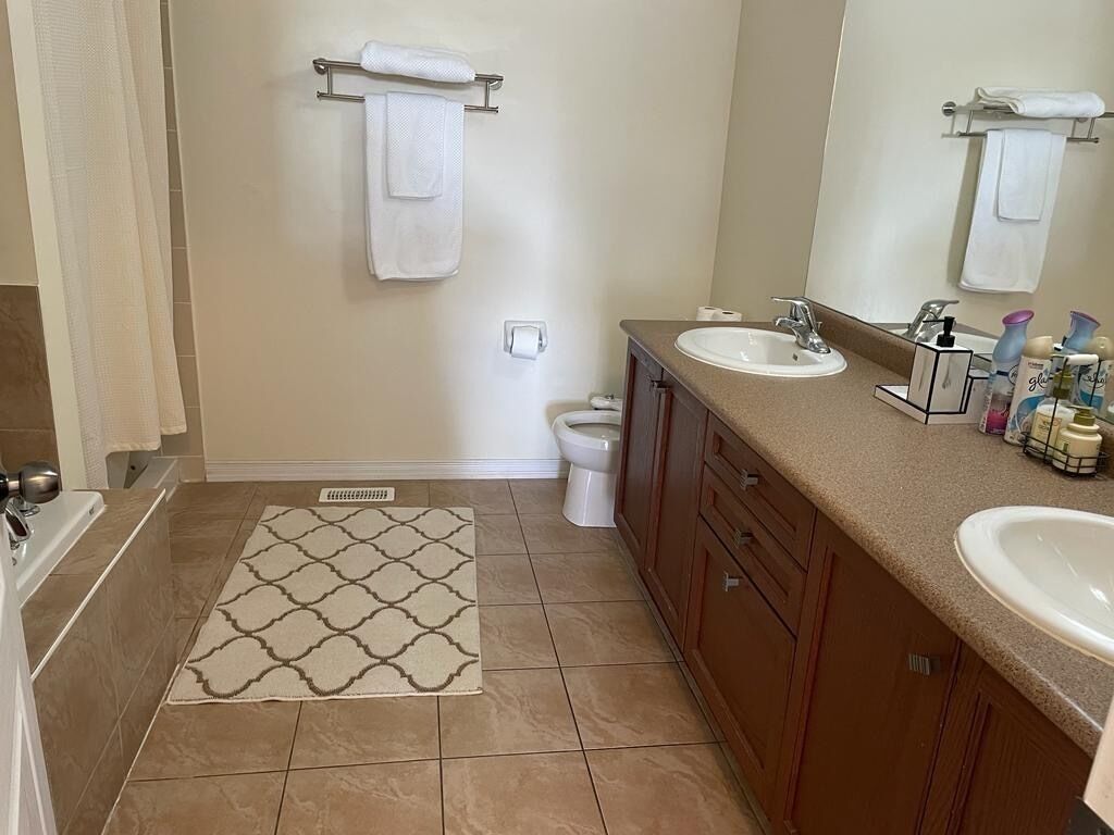 Serviettes fournies, savon, papier toilette