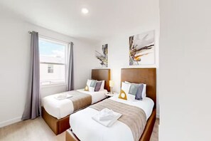 5 室のベッドルーム、デスク、アイロン / アイロン台、WiFi (無料)