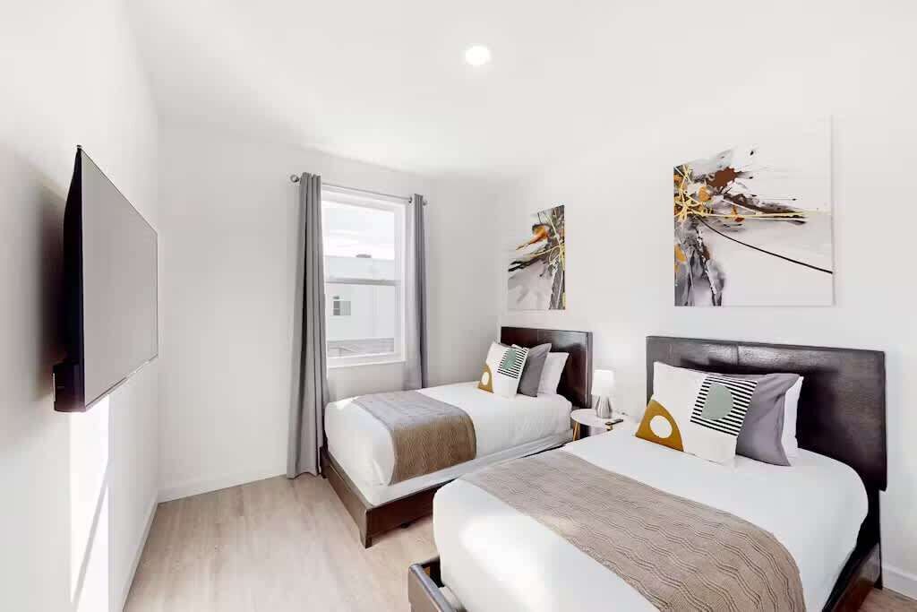 4 slaapkamers, een strijkplank/strijkijzer, gratis wifi, beddengoed