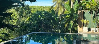 Peaceful jungle villa - 3 Ensuite Bedrooms, Infinity pool & 10 mins to the beach