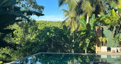 Peaceful jungle villa - 3 Ensuite Bedrooms, Infinity pool & 10 mins to the beach