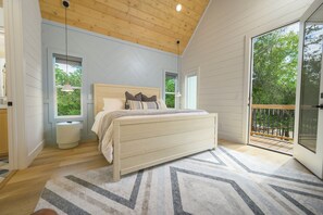 5 soverom, safe på rommet, strykejern/-brett og reiseseng for barn