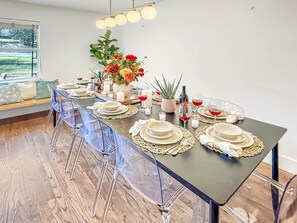 Dining - Group Getaway · Cowboy Pool · 5BR · Perfect for Bach Parties · Near Downtown (Austin)