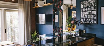 Chic Downtown Studio: A Hideaway Oasis