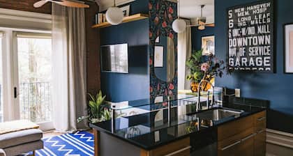 Chic Downtown Studio: A Hideaway Oasis
