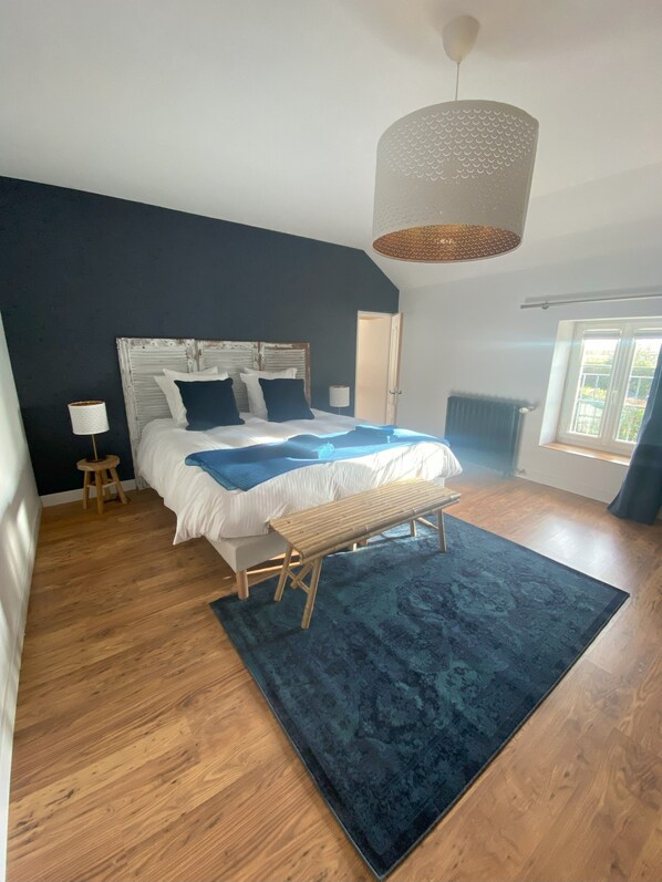 4 bedrooms, desk, iron/ironing board, travel cot