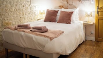 4 chambres, bureau, fer et planche à repasser, lit parapluie